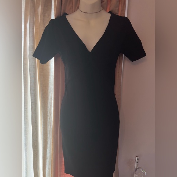 AQUA | V-neck twist bodycon - Picture 2 of 10